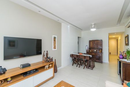 Apartamento à venda com 105m², 2 quartos e 1 vaga Apartamento à venda com 105m², 2 quartos e 1 vagaSala