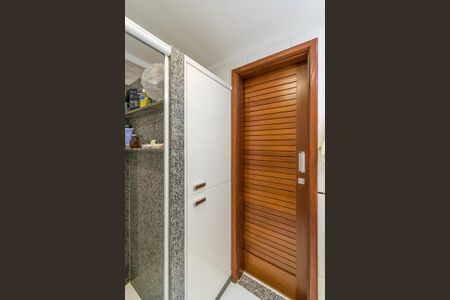 Apartamento à venda com 105m², 2 quartos e 1 vaga Apartamento à venda com 105m², 2 quartos e 1 vagaBanheiro