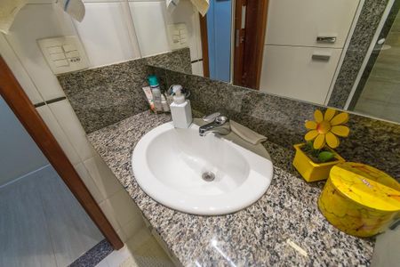 Apartamento à venda com 105m², 2 quartos e 1 vaga Apartamento à venda com 105m², 2 quartos e 1 vagaBanheiro