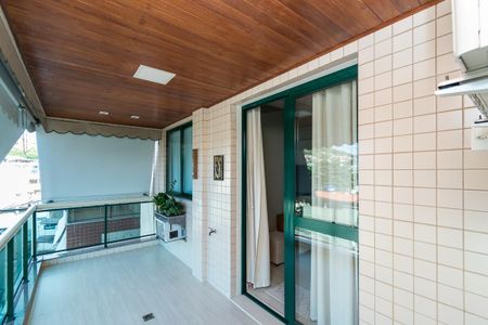 Apartamento à venda com 105m², 2 quartos e 1 vaga Apartamento à venda com 105m², 2 quartos e 1 vagaVaranda da Sala