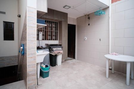 Casa à venda com 180m², 3 quartos e 4 vagasÁrea de Serviço