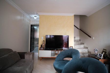 Casa à venda com 180m², 3 quartos e 4 vagasSala