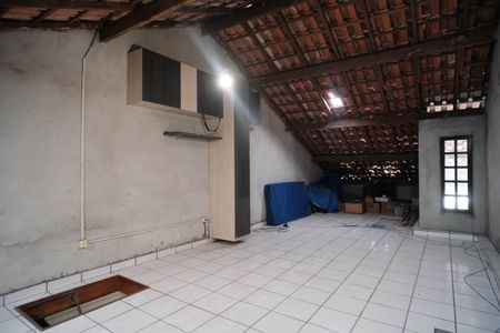 Casa à venda com 180m², 3 quartos e 4 vagasSótão