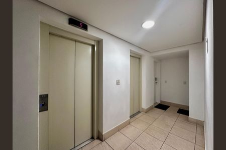 Apartamento à venda com 65m², 2 quartos e 2 vagas Apartamento à venda com 65m², 2 quartos e 2 vagasHall Apartamento