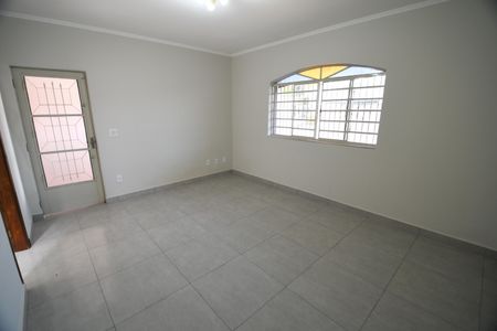 Casa à venda com 130m², 3 quartos e 3 vagasSala