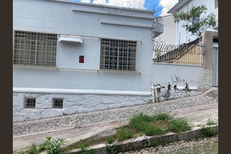 Casa à venda com 240m², 5 quartos e 2 vagas