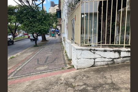 Casa à venda com 240m², 5 quartos e 2 vagas