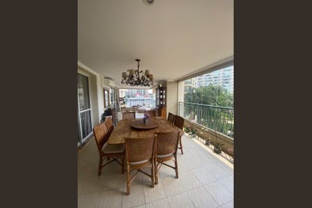Apartamento à venda com 205m², 4 quartos e sem vaga