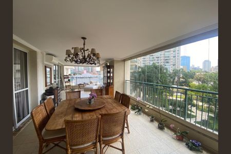 Apartamento à venda com 205m², 4 quartos e sem vaga