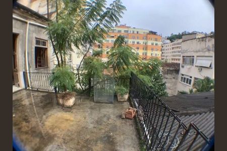 Casa à venda com 234m², 5 quartos e sem vaga