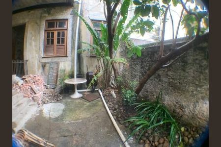 Casa à venda com 234m², 5 quartos e sem vaga