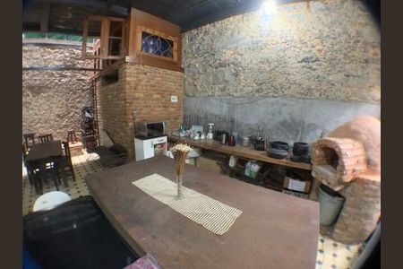 Casa à venda com 234m², 5 quartos e sem vaga