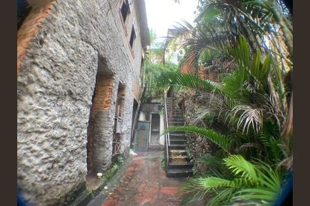 Casa à venda com 234m², 5 quartos e sem vaga