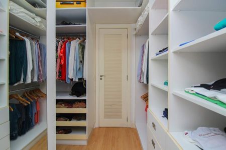 Casa à venda com 227m², 4 quartos e 1 vaga