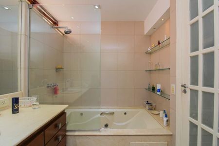 Casa à venda com 227m², 4 quartos e 1 vaga