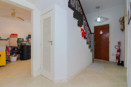 Casa à venda com 227m², 4 quartos e 1 vaga