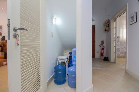 Casa à venda com 227m², 4 quartos e 1 vaga