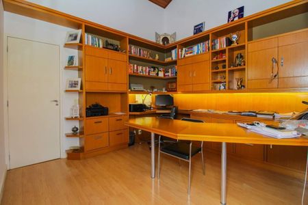 Casa à venda com 227m², 4 quartos e 1 vaga