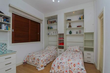 Casa à venda com 227m², 4 quartos e 1 vaga