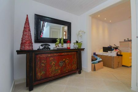 Casa à venda com 227m², 4 quartos e 1 vaga