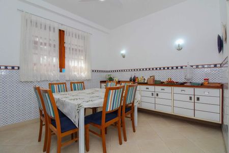 Casa à venda com 227m², 4 quartos e 1 vaga