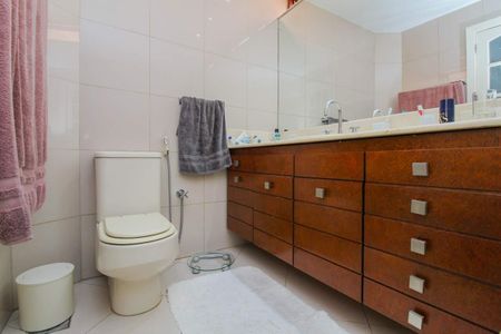 Casa à venda com 227m², 4 quartos e 1 vaga