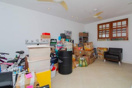 Casa à venda com 227m², 4 quartos e 1 vaga