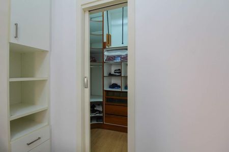 Casa à venda com 227m², 4 quartos e 1 vaga