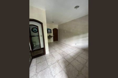 Casa à venda com 229m², 4 quartos e 2 vagas