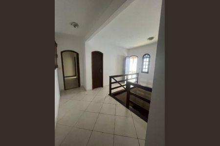 Casa à venda com 229m², 4 quartos e 2 vagas