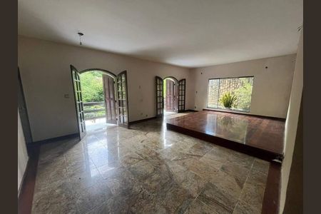 Casa à venda com 229m², 4 quartos e 2 vagas