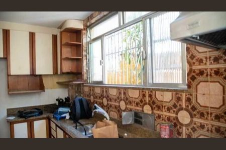 Casa à venda com 242m², 3 quartos e 2 vagas