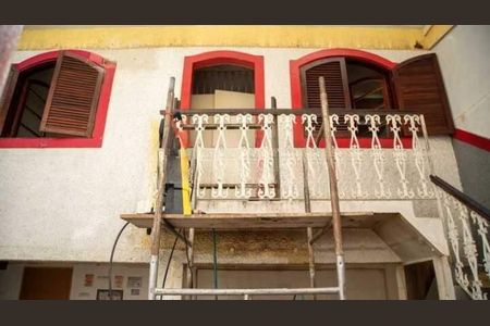 Casa à venda com 242m², 3 quartos e 2 vagas