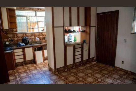 Casa à venda com 242m², 3 quartos e 2 vagas