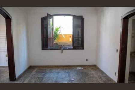 Casa à venda com 242m², 3 quartos e 2 vagas