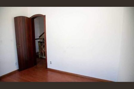 Casa à venda com 242m², 3 quartos e 2 vagas