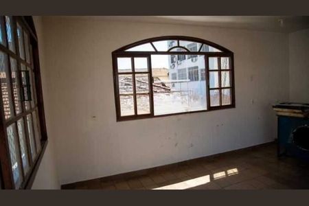 Casa à venda com 242m², 3 quartos e 2 vagas