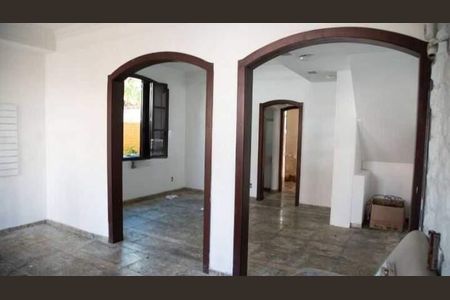Casa à venda com 242m², 3 quartos e 2 vagas
