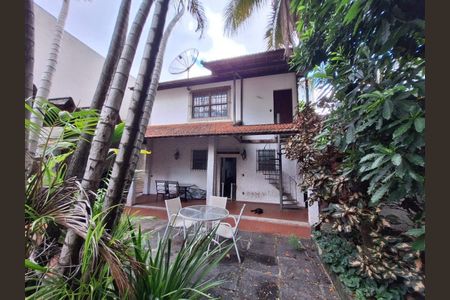Casa à venda com 306m², 5 quartos e 5 vagas