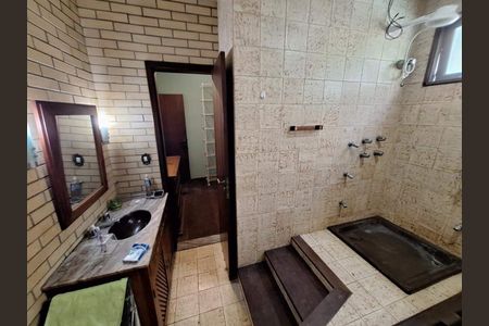 Casa à venda com 306m², 5 quartos e 5 vagas