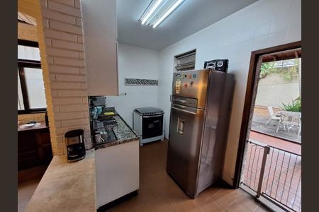 Casa à venda com 306m², 5 quartos e 5 vagas