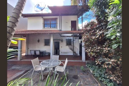 Casa à venda com 306m², 5 quartos e 5 vagas