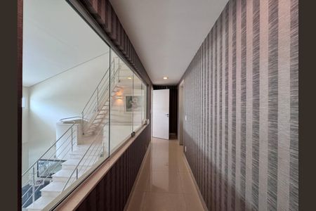 Casa à venda com 612m², 5 quartos e 4 vagasCorredor