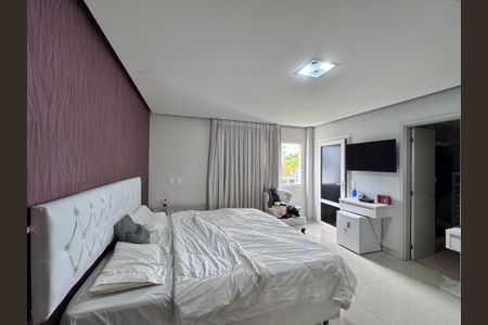 Casa à venda com 612m², 5 quartos e 4 vagasSuíte 2