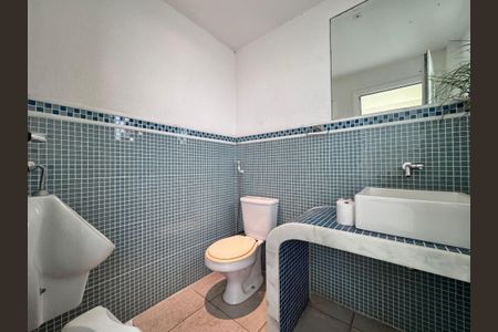 Casa à venda com 612m², 5 quartos e 4 vagasÁrea externa - Banheiro