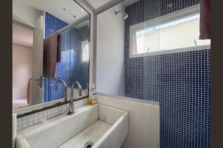 Casa à venda com 612m², 5 quartos e 4 vagasSuíte 1 - Banheiro