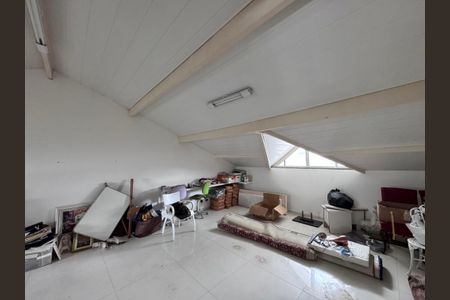 Casa à venda com 612m², 5 quartos e 4 vagasSótão