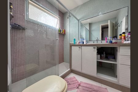 Casa à venda com 612m², 5 quartos e 4 vagasSuíte 2- Banheiro