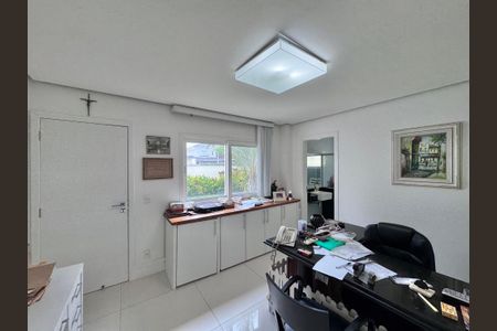 Casa à venda com 612m², 5 quartos e 4 vagasSuíte 3