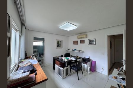 Casa à venda com 612m², 5 quartos e 4 vagasSuíte 3